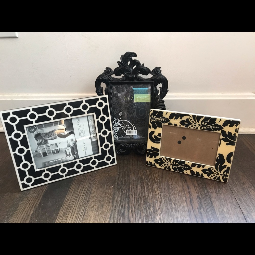 Black and white phot frames